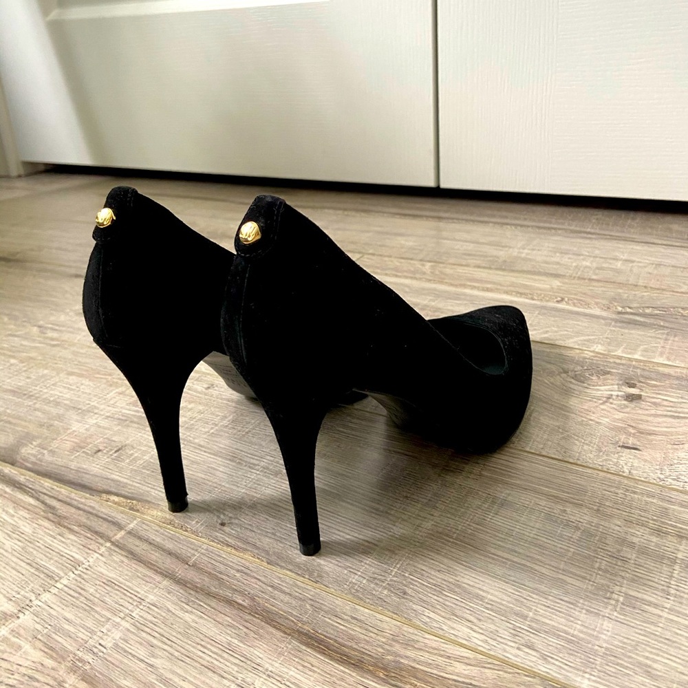 Stuart Weitzman Suede pump